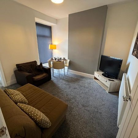 Amazing 8 Person 4 Bedroom And 2 Bathroom Mega House! Kingston upon Hull Exterior photo